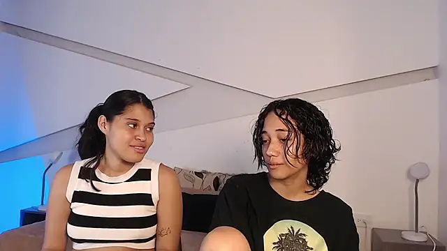 hot little bunny online show from November 12, 2025, 9:18 pm