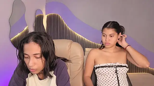 hot little bunny online show from April 15, 2026, 9:15 pm