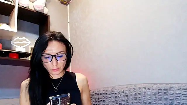 Snapshot of Siaconna chatting on September 9, 2025, 6:01 am Siaconna online show from September 9, 2025, 6:01 am