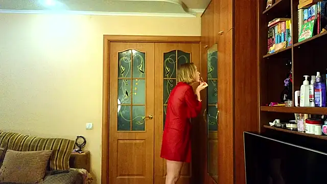 Snapshot of YourQueenX chatting on March 6, 2026, 8:42 am YourQueenX online show from March 6, 2026, 8:42 am