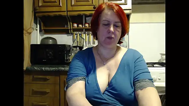 NikolRedMilf online show from December 3, 2025, 10:31 pm