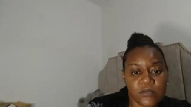 Snapshot of LiraRusso chatting on February 8, 2026, 8:28 pm LiraRusso online show from February 8, 2026, 8:28 pm