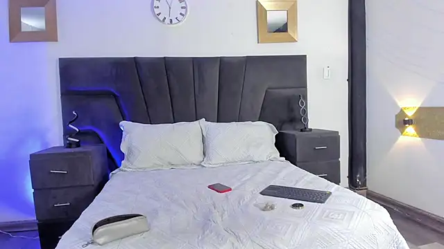 CinthiaCollins online show from March 17, 2025, 1:29 pm