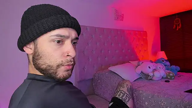 AbbyAndChris2 online show from April 28, 2026, 7:02 am