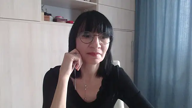 Snapshot of Erica95Bloom chatting on September 17, 2025, 6:59 am Erica95Bloom online show from September 17, 2025, 6:59 am
