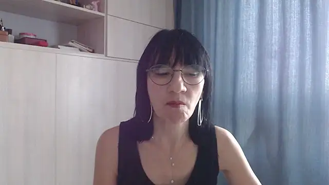 Snapshot of Erica95Bloom chatting on September 14, 2025, 9:20 am Erica95Bloom online show from September 14, 2025, 9:20 am