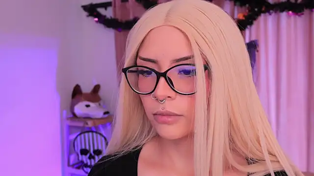 Misselektra   online show from October 18, 2025, 1:24 pm