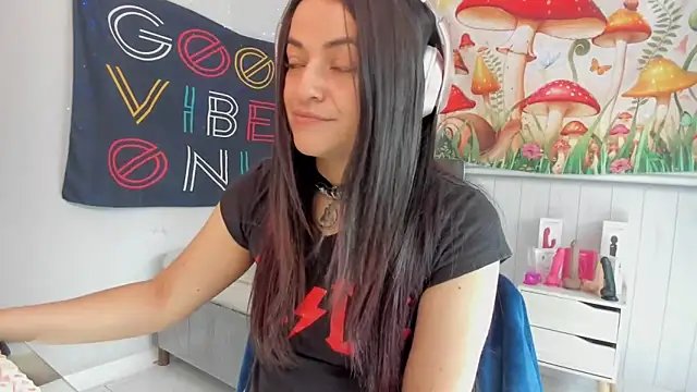 LovelyAzucena online show from November 11, 2025, 2:45 pm