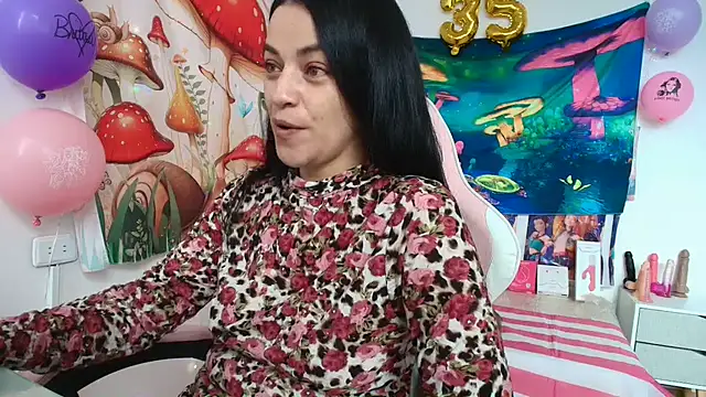 Snapshot of LovelyAzucena chatting on May 4, 2026, 3:48 pm LovelyAzucena online show from May 4, 2026, 3:48 pm