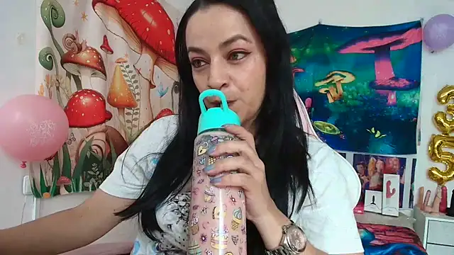 Snapshot of LovelyAzucena chatting on May 14, 2026, 1:52 pm LovelyAzucena online show from May 14, 2026, 1:52 pm