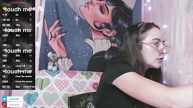 hotvenuz online show from December 11, 2024, 12:44 am