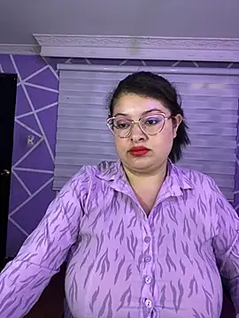Snapshot of MiiaaJoness chatting on May 20, 2026, 8:39 pm MiiaaJoness online show from May 20, 2026, 8:39 pm