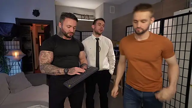 enjoy me online show from November 28, 2025, 5:02 pm