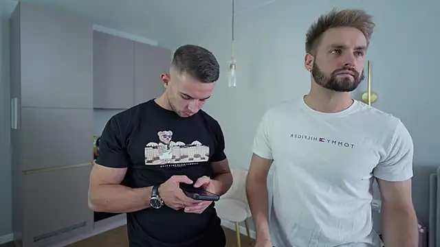 Snapshot of enjoy_me chatting on April 2, 2026, 9:27 am enjoy me online show from April 2, 2026, 9:27 am