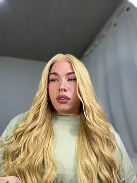 IsabellaFigueredo   online show from November 11, 2025, 10:04 pm