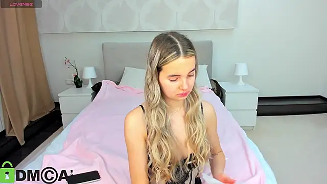 Donna Evans online show from April 17, 2026, 12:02 am