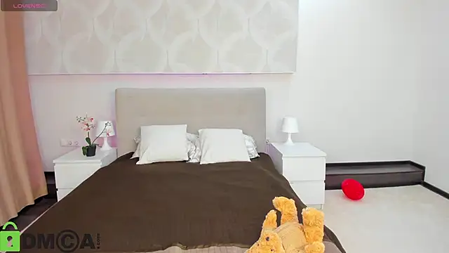 Donna Evans online show from February 17, 2026, 11:57 pm