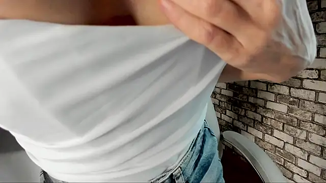 Snapshot of Eva_Melow chatting on November 22, 2025, 6:51 pm Eva Melow online show from November 22, 2025, 6:51 pm