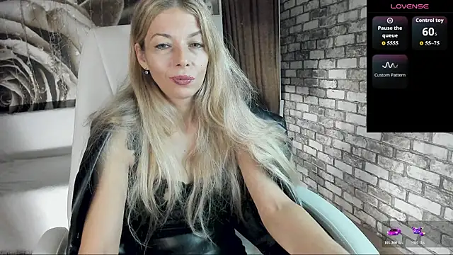 Snapshot of Eva_Melow chatting on December 17, 2025, 2:00 pm Eva Melow online show from December 17, 2025, 2:00 pm