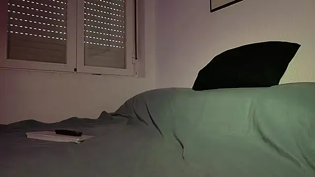 mrj99219 online show from April 15, 2026, 7:58 am