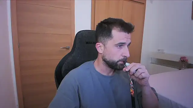 alex877x online show from October 19, 2025, 5:48 pm