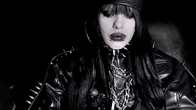 Snapshot of XXIOUX chatting on May 19, 2026, 2:24 pm XXIOUX online show from May 19, 2026, 2:24 pm