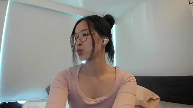 Snapshot of secretgirlfriendxo chatting on June 2, 2026, 10:21 pm secretgirlfriendxo online show from June 2, 2026, 10:21 pm