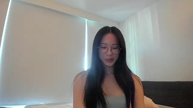 Snapshot of secretgirlfriendxo chatting on May 28, 2026, 11:43 pm secretgirlfriendxo online show from May 28, 2026, 11:43 pm