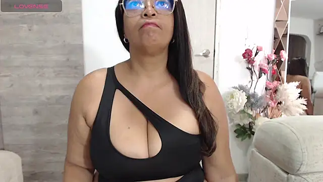 AmbarSofhia online show from July 17, 2026, 9:01 pm
