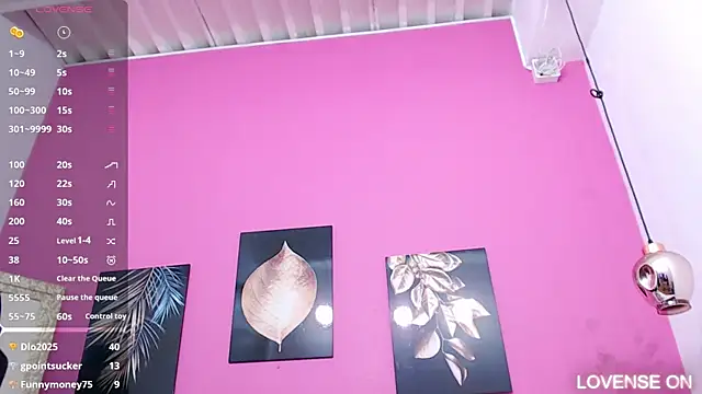 littlee emilyy  online show from March 22, 2025, 2:48 am