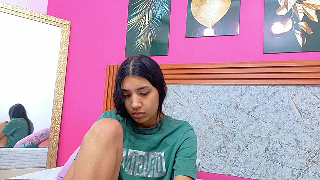littlee emilyy  online show from March 17, 2026, 12:52 pm