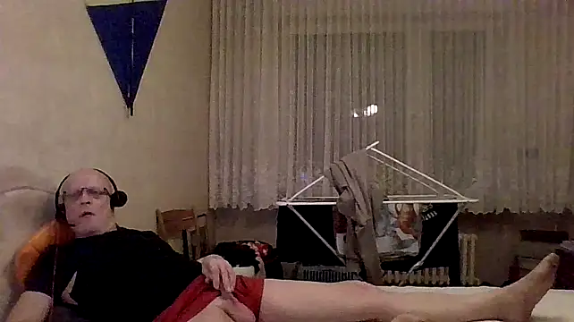 Snapshot of HornyRalfi55 chatting on February 3, 2025, 9:50 pm HornyRalfi55 online show from February 3, 2025, 9:50 pm