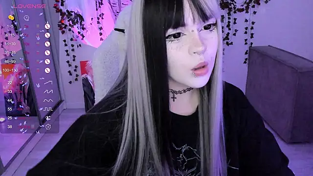 SelenaCute online show from November 5, 2025, 11:57 am