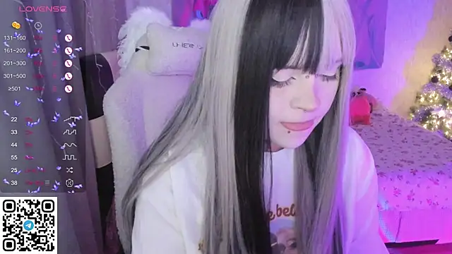 SelenaCute online show from December 16, 2025, 7:12 am