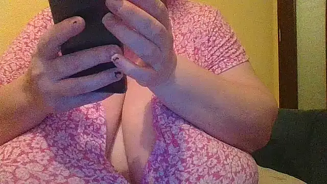 Nataliesbestjuggs online show from October 29, 2025, 3:33 pm