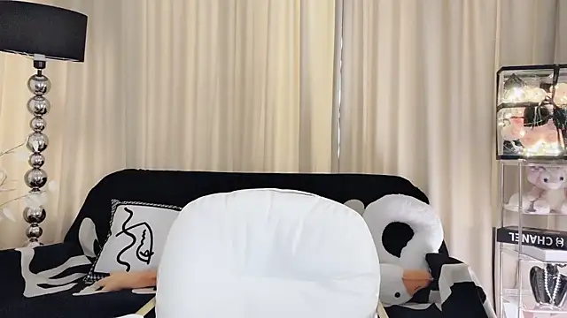 Snapshot of lvy-w chatting on March 2, 2025, 6:59 am lvy-w online show from March 2, 2025, 6:59 am