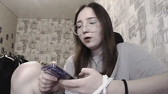 Snapshot of AmeliaKamishiro chatting on February 3, 2025, 4:52 pm AmeliaKamishiro online show from February 3, 2025, 4:52 pm