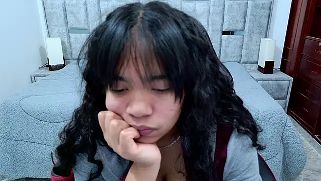 Snapshot of laureentt_ chatting on February 25, 2026, 3:18 am laureentt online show from February 25, 2026, 3:18 am