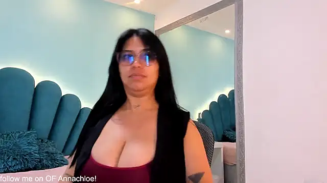 sharlott18 online show from December 17, 2025, 1:27 pm