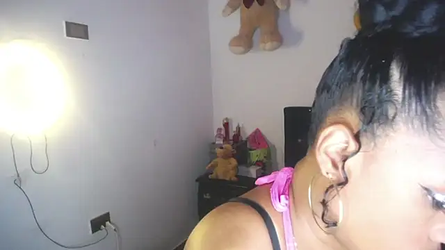 pamela guzmaan online show from October 30, 2025, 7:33 pm