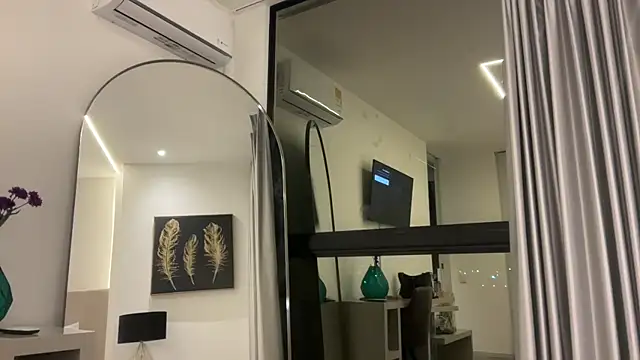 Snapshot of HOT_LADY_777 chatting on January 30, 2025, 6:03 am HOT LADY 777 online show from January 30, 2025, 6:03 am