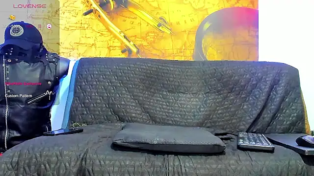 Snapshot of johny_bluexxx chatting on January 18, 2026, 5:27 pm johny bluexxx online show from January 18, 2026, 5:27 pm