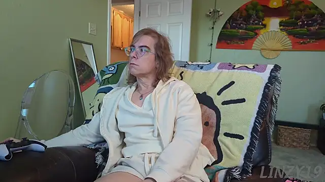 Linzy 19 online show from September 22, 2025, 1:28 pm