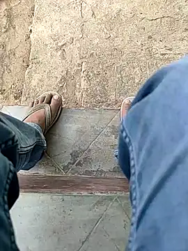 COUPLLE VILLAGE online show from March 8, 2025, 10:43 am