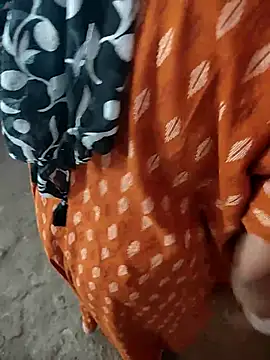 COUPLLE VILLAGE online show from October 6, 2025, 2:24 am