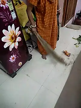 COUPLLE VILLAGE online show from November 15, 2025, 3:10 am