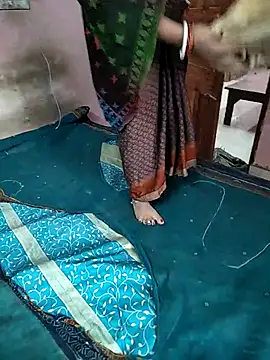 COUPLLE VILLAGE online show from November 19, 2025, 2:55 am