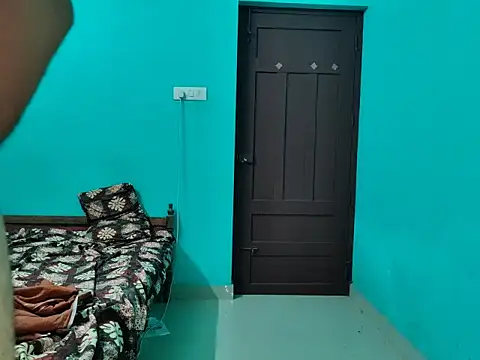 Sultryandrews online show from December 18, 2025, 4:11 pm