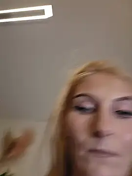 Snapshot of LessiaMia chatting on July 4, 2026, 3:05 pm LessiaMia online show from July 4, 2026, 3:05 pm