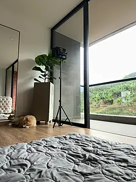 Helenbronwx online show from January 9, 2025, 7:08 pm